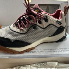 Timberland ladies walking shoes, size 4.5, new in box