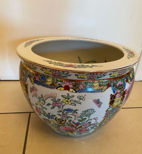 Vintage Chinese Famille Rose/ Rose Medallion Planter