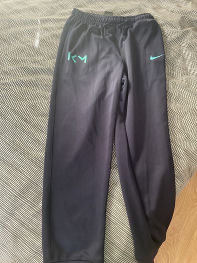 tracksuit bottoms boys nike youth L