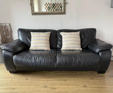 Black leather sofa, in very good condition
