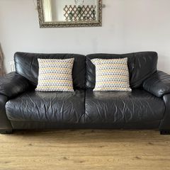 Black leather sofa, in very good condition