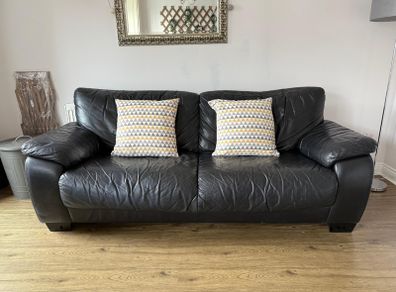 Black leather sofa, in very good condition