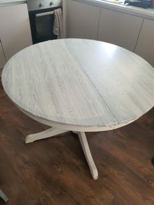 round dinning tables
