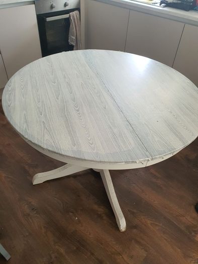 round dinning tables