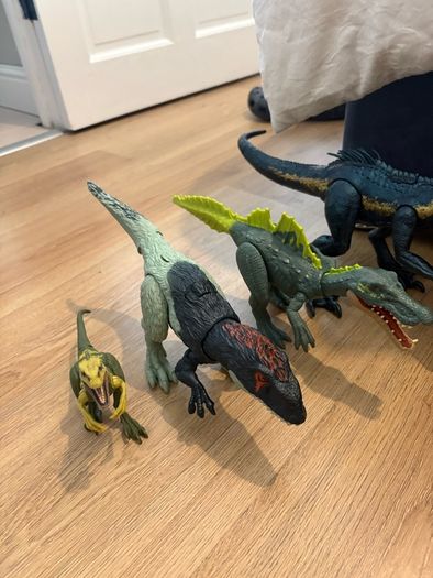 4 dinosaur excellent condition