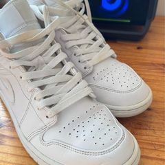 Air Jordan 1 Mid Triple White Size UK 8.5 (EUR 43)