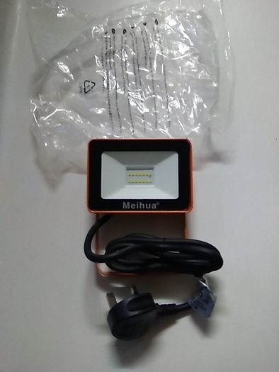 15W Floodlight with 13Amp plugtop
