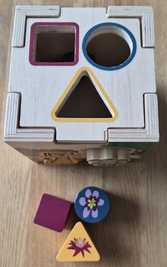 Wooden shapes and animals jigsaw cube