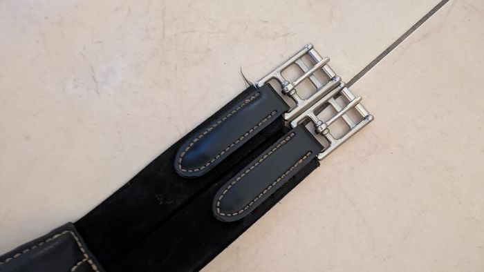 Kentucky Horsewear stud girth black