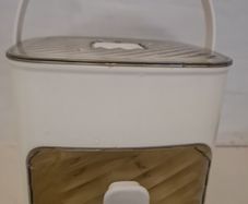 ice cube maker