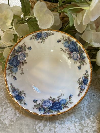 Vintage Royal Albert " Moonlight Rose " cereal/soup bowls