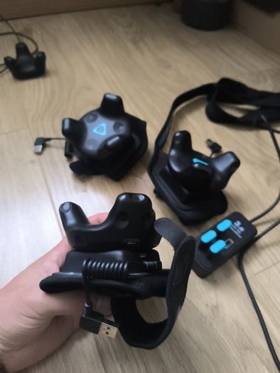 Vive 2.0 tracker with dongle and trackstrap battery bank