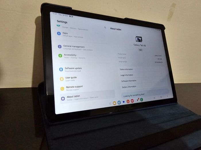 Complete Set Samsung Galaxy Tab A8 (32GB) + NCC Wireless Headphones + USB Plug & Charger + Protective Cover.