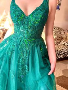 Stunning Peacock Green Debs TY Ball Dress. Size (6-8)