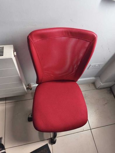 Red Ergonomic Mesh Office Chair  Stylish & Comfortable (Good Condition)