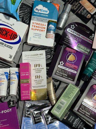 Bargain travel makeup, skin and haircare and more  bundle new