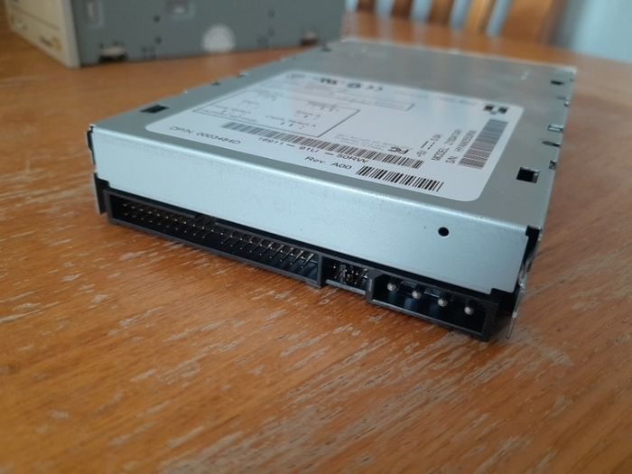 iomega zip drive.  Z100ATAPI. Computer drive. Storage.