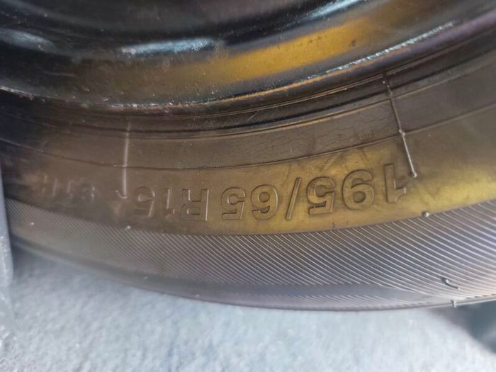 Renault Scenic 15" Renault spare wheel in good condition with good tires!