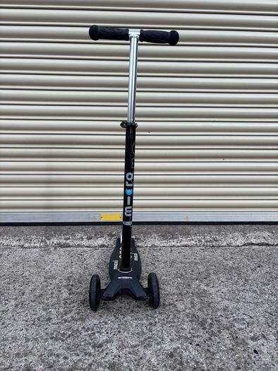 Maxi Micro Deluxe Scooter