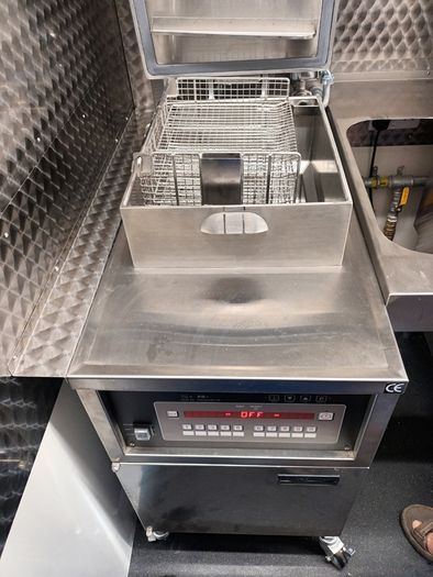 Pressure fryer