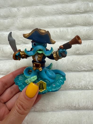 Skylanders Swap Force Figure Wash Buckler Used Please look at the pictures