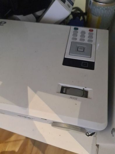 CINEMA "Home Cinema Screen" electric and projector
