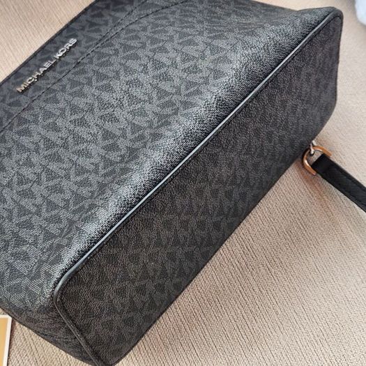 Michael kors crossbody (new with tags)