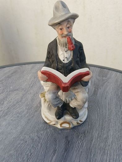 Set of 5 lovely Figurines