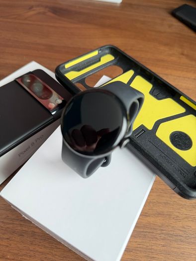 Google Pixel 8 Pro w Pixel Watch 2