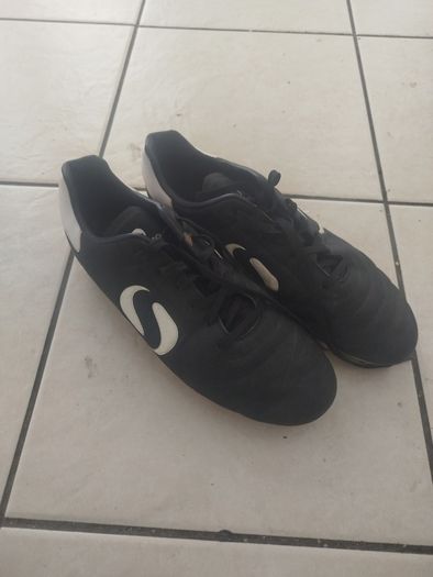 Football boots size 7