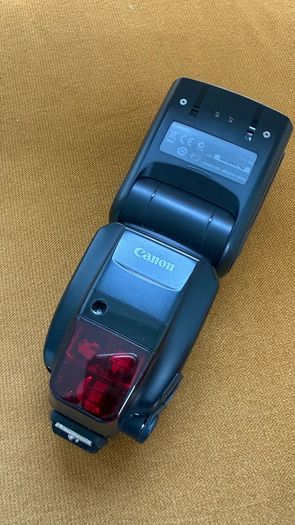 Canon Speedlite 600ex + Flash Trigger For Canon + charger and battery