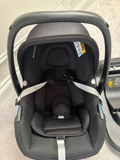 Maxi Cosi Cabriofix with x 2 isofix base