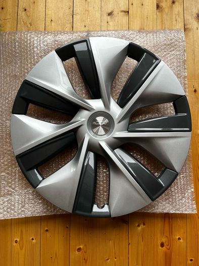 Tesla Gemini hubcaps (4)