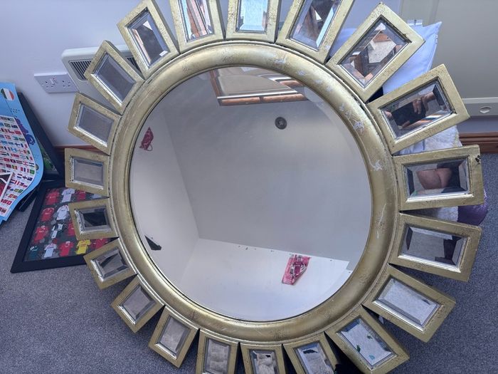 Large mirror- free