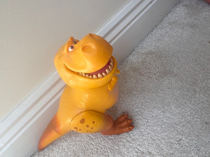 The Good Dinosaur TOMY Action Figure Nash approx. 22 cm. Used Damaged Please see photos