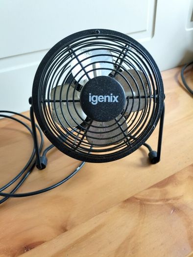 Fan with USB cable