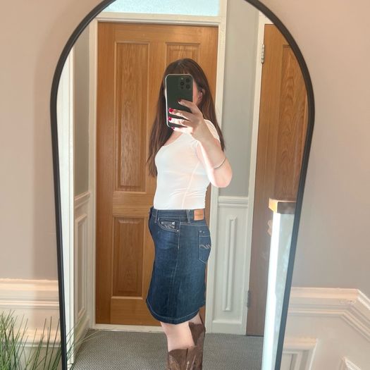 Tommy Hilfiger denim skirt. Size 10