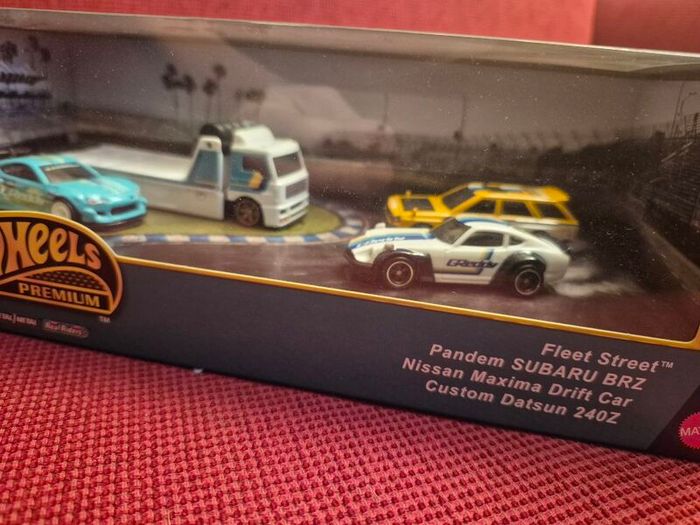 Hot Wheels Diorama Nissan Subaru Datsun Greddy