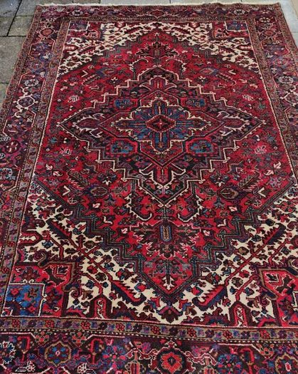 Classic Large Persian Heriz Hand Knotted Carpet Rug