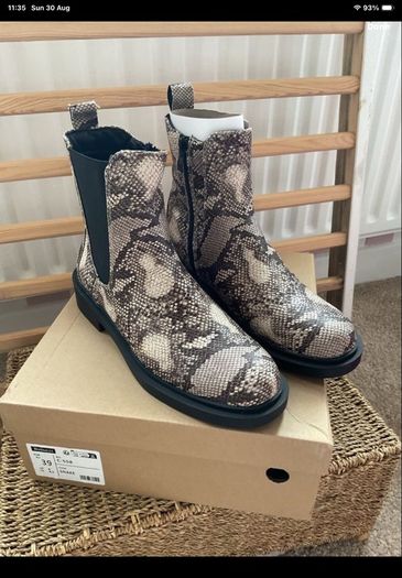 ankle boots  size 39 snake skin effect ankle boot