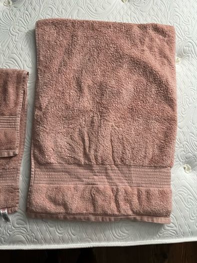 Dunnes bath towels set