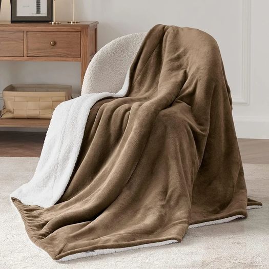 Sherpa Fleece Throw Blanket - Thick and Warm, Fluffy Microfiber Solid & Soft Blankets for Bed and Couch Double/Twin Size, Camel, 150x200cm