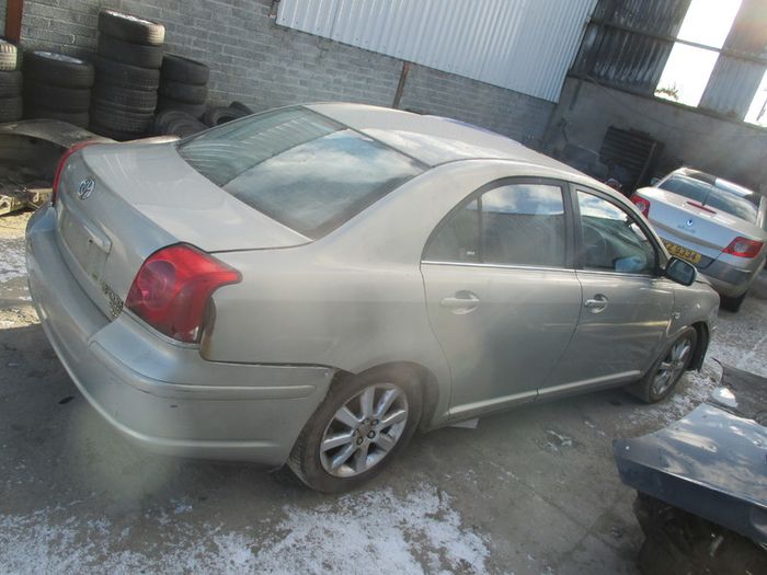 2005 Toyota Avensis