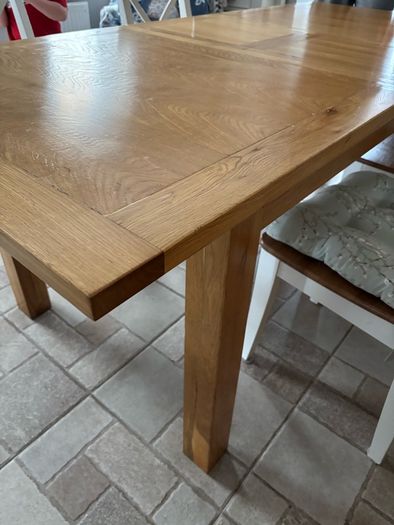 table & chairs