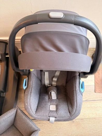 Uppababy Vista Mesa iSize Car seat with isofix
