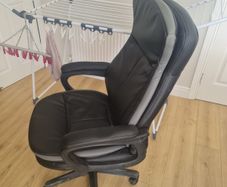 Office Chair (Like New)