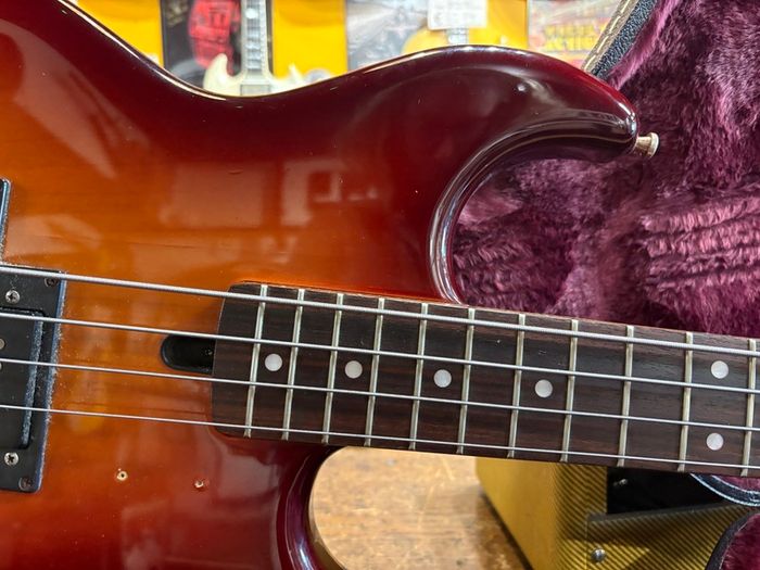 Yamaha BroadBass VI Sunburst 1981
