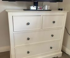 Chest of drawers
