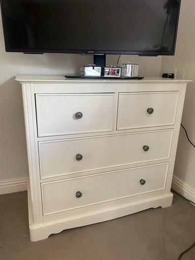 Chest of drawers