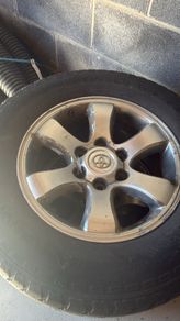 Land Cruiser 4 alloys and great tires